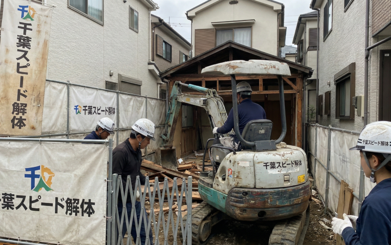 千葉で狭小地・旗竿地の解体費用はなぜ高い？重機が入らない土地の工事方法と相場